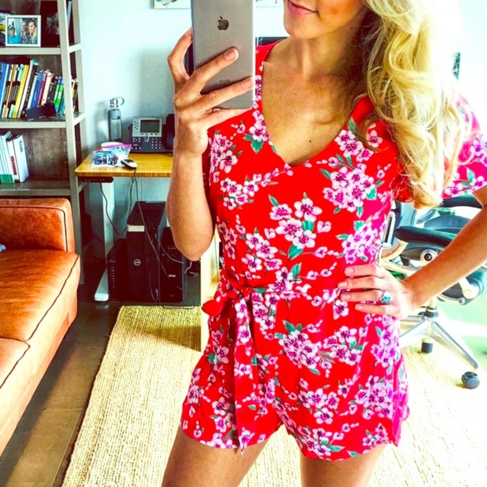 LULU’S Christmas Red Floral Romper SMALL S